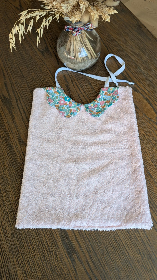 Grand bavoir avec col 