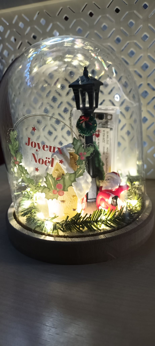 DECORATION NOEL SOUS CLOCHE _ 14 X 11 CM