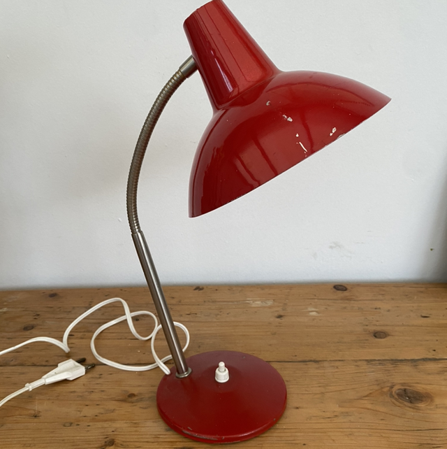 Lampe de bureau en métal rouge
