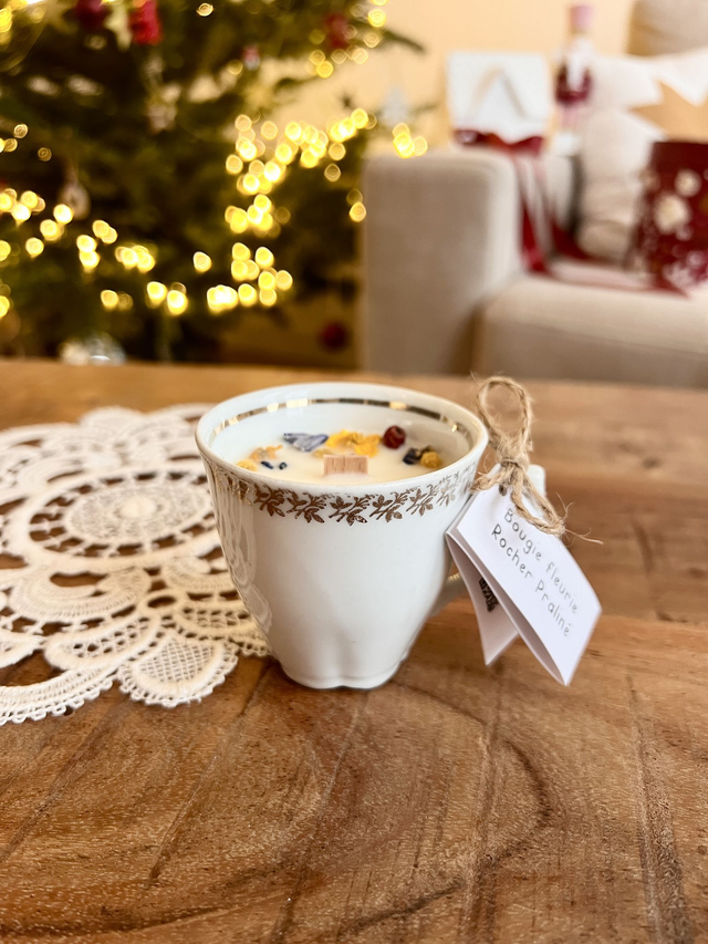 🎄 Bougie Rocher praliné - tasse à café &quot;frise dorée&quot;