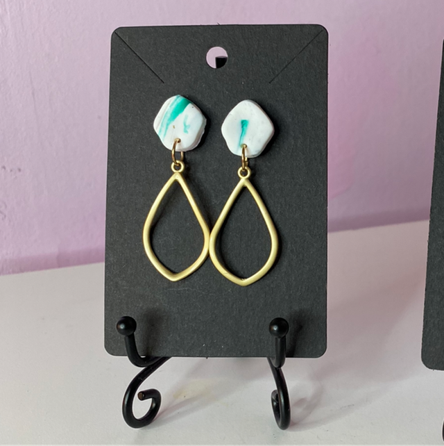 Green Marble Earrings With Gold Teardrop Accessories 