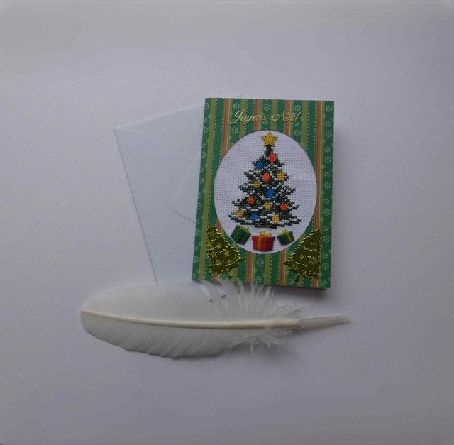 Un joli sapin de Noël brodé