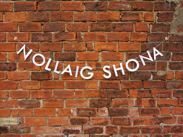 NOLLAIG SHONA letter banner
