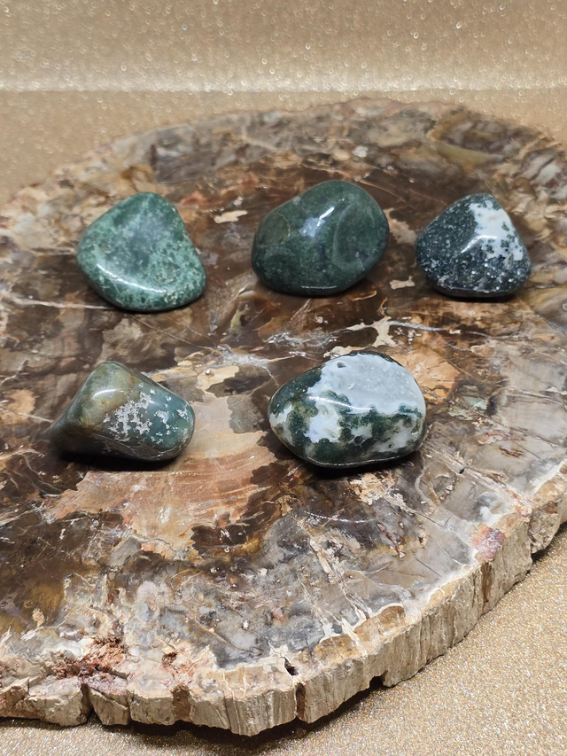 Agate mousse en pierre roulée