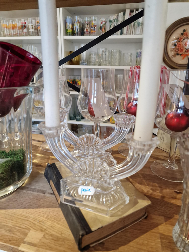 Paire bougeoirs verre