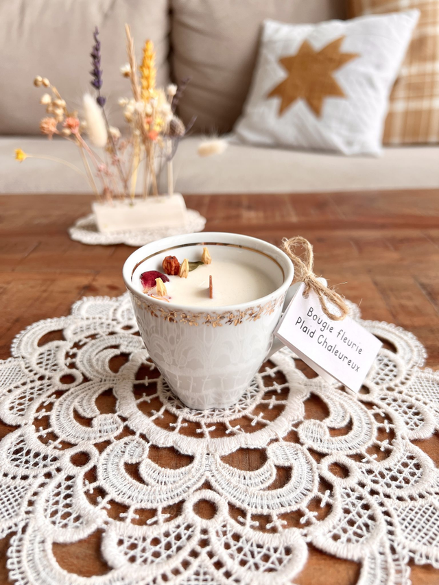 ✨ Bougie Plaid chaleureux - tasse à café "frise dorée"