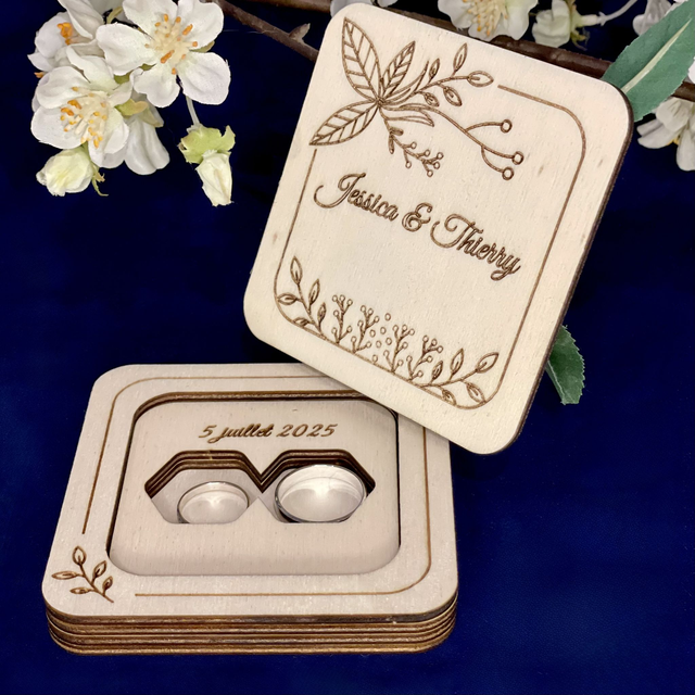 Boîte à alliances carrée en bois – Personnalisée
