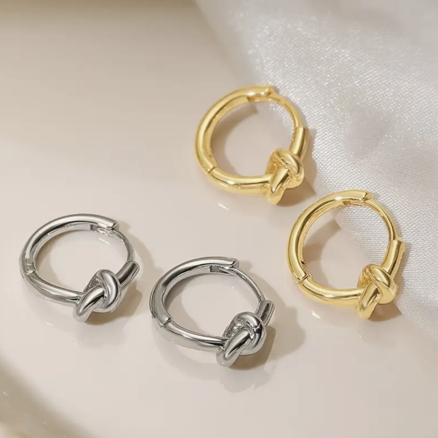 Knotted hoops