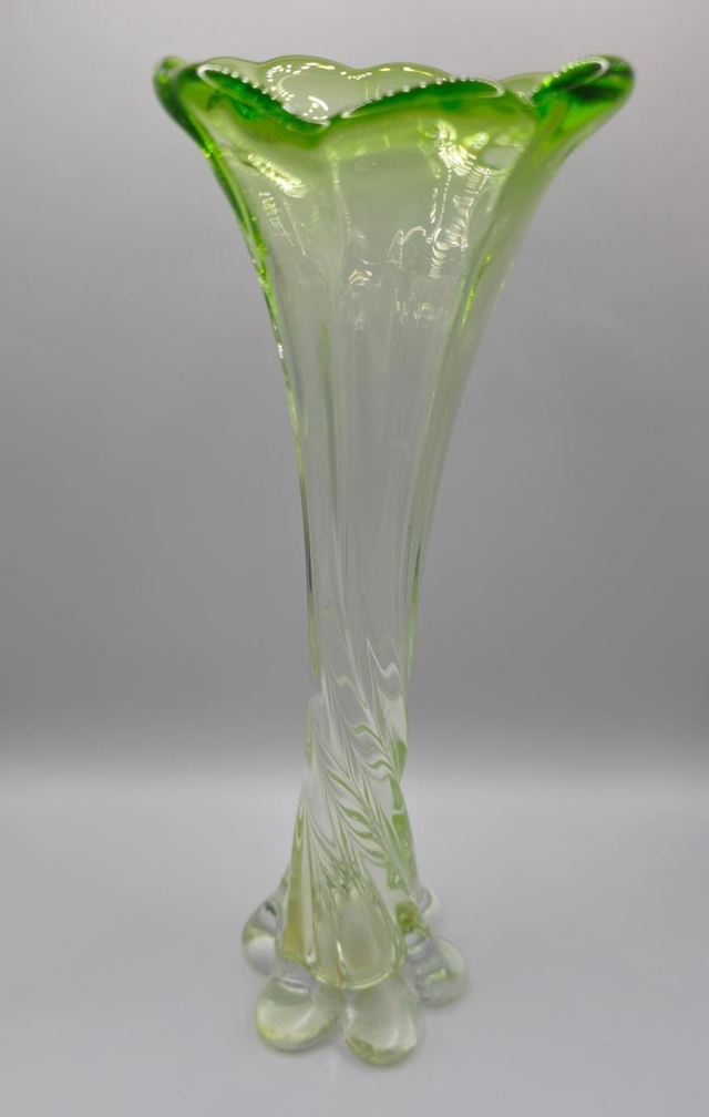 Vase trompette en verre soufflé 