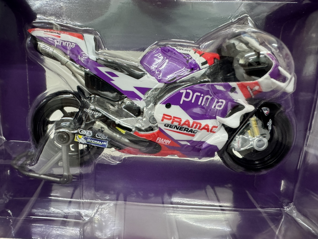 Ducati Desmosedici GP 2022 Johann Zarco Maisto 1:18 Motorrad