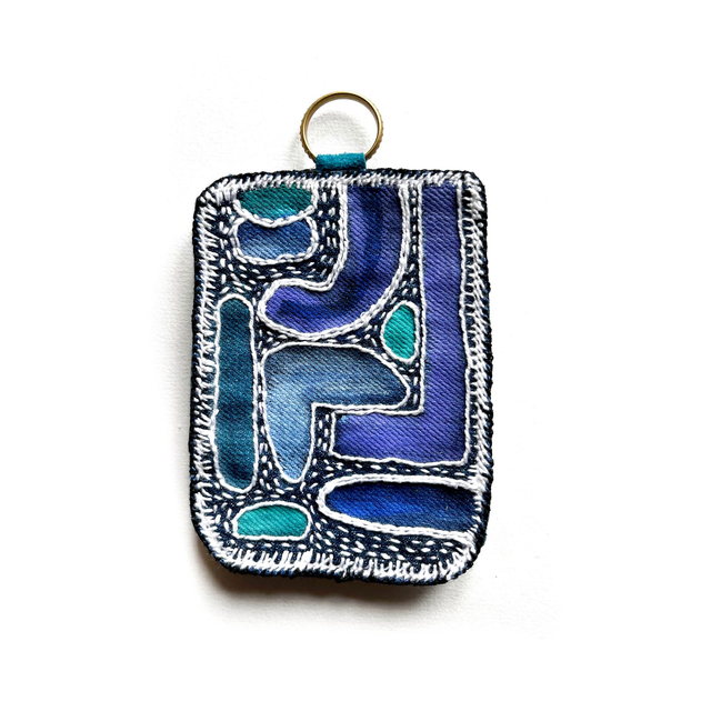 Petit tableau abstrait peint et brodé à la main