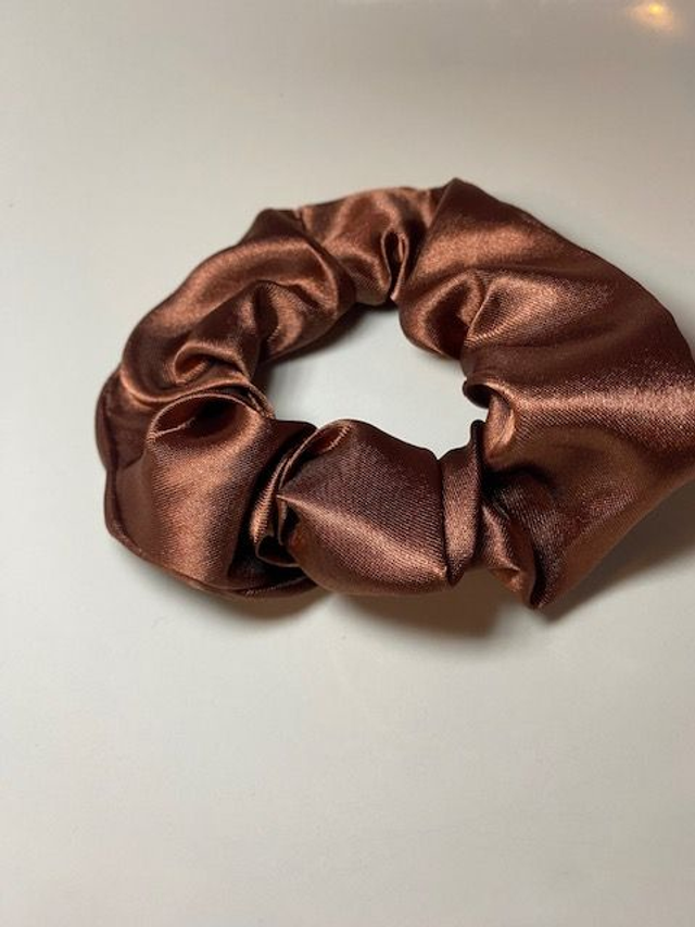 Chouchou anti casse pour cheveux -en satin-couleur marron