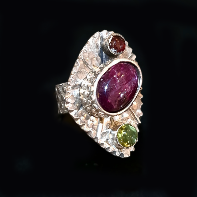 Sapphire, peridot and Labradorite Ring