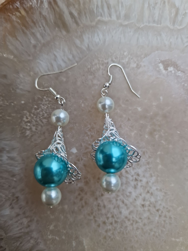 Boucles D'oreilles Poupée Fleurs Argentées Perles Bleu Blanc