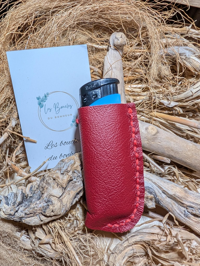 Étui à briquet rouge