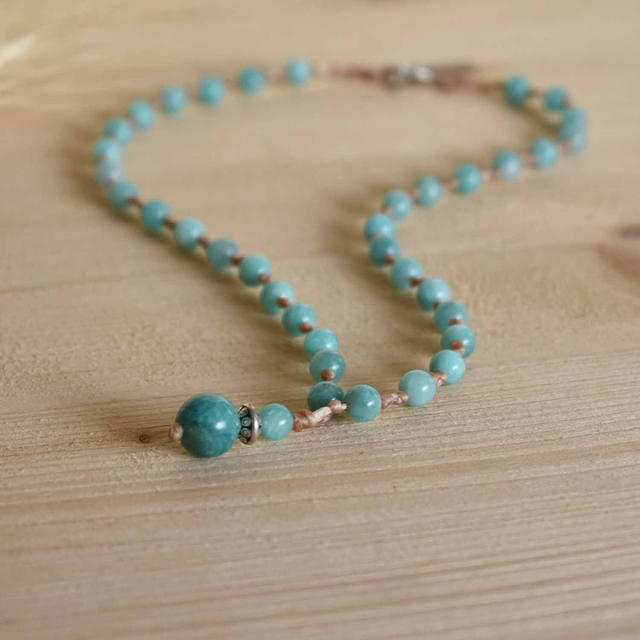 Ras du cou V en amazonite