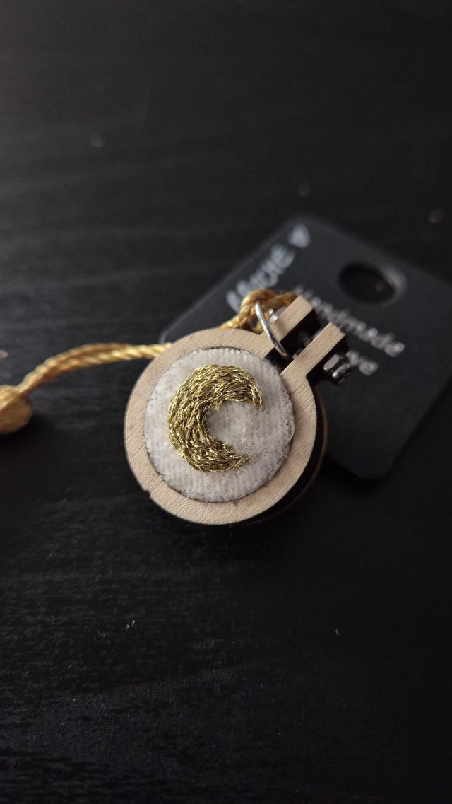 Broche tiny broderie "LUNA"