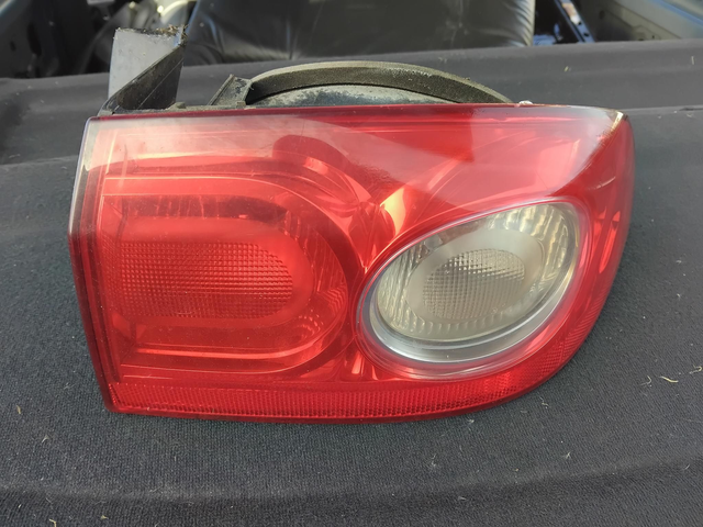 Feu arrière droit 