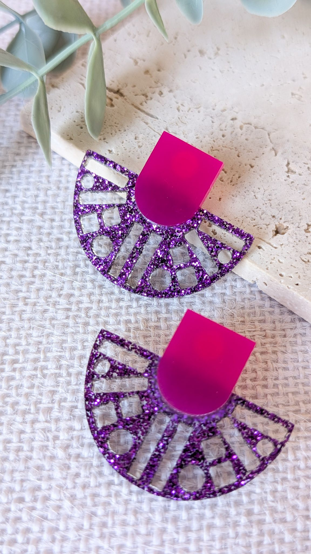 Boucles d'oreilles mauves pailletées et roses en plexi
