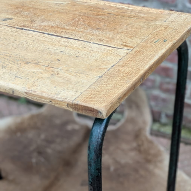 1. Table d’école grand format