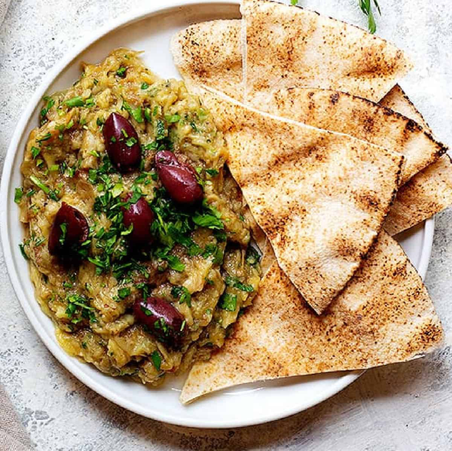 3 Auberginecreme -Aubergine,Knoblauch,Rote spitzpaprica,Petersilie,Olivenöl,Essig