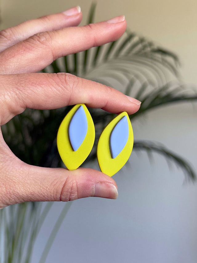 Candela lima y azul periwinkle