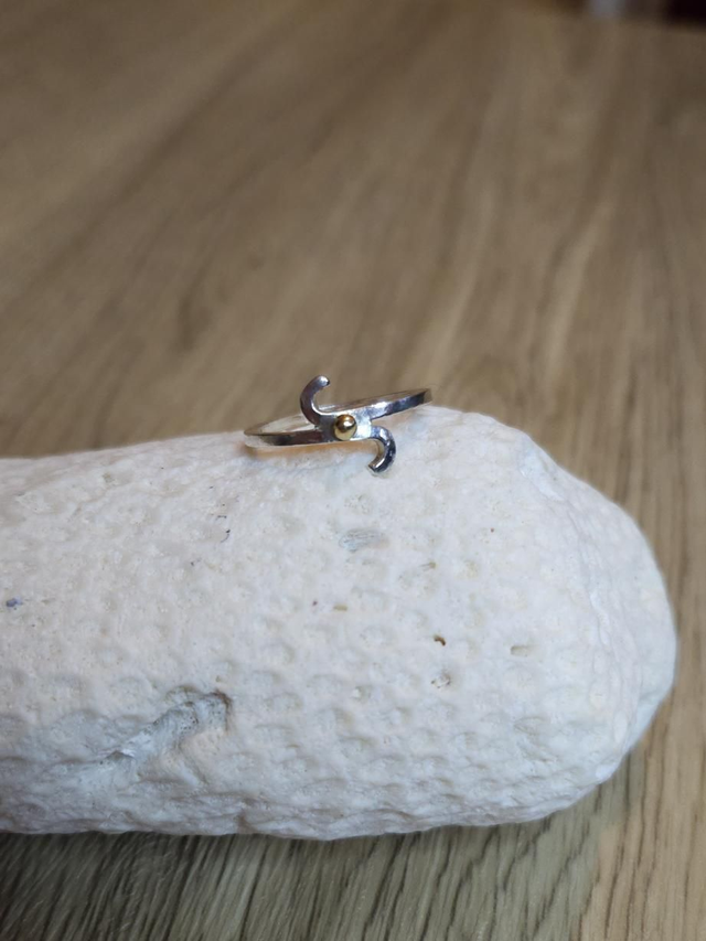 Slim ring with brass ball detail