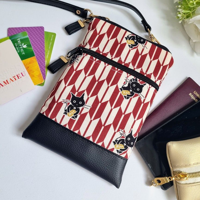 Mini-sac pour téléphone &quot;Maneki&quot; blanc noir &amp; simili cuir noir