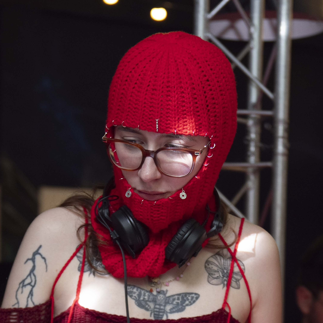 LOOK DJ - Cagoule rouge 