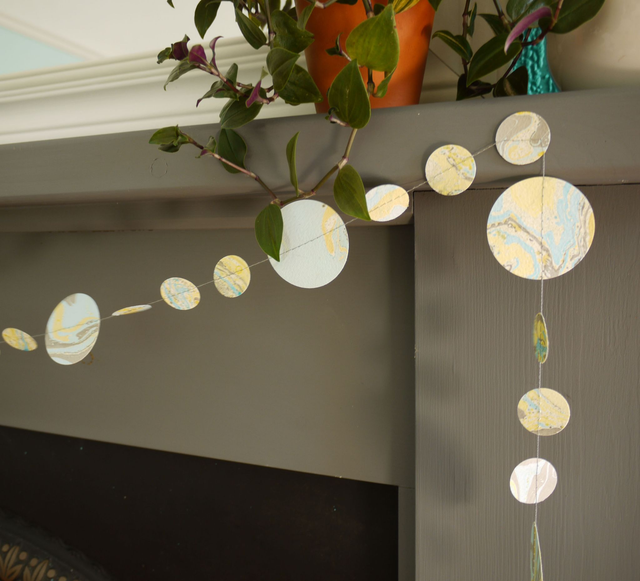 RAGNAR marbled paper circles garland