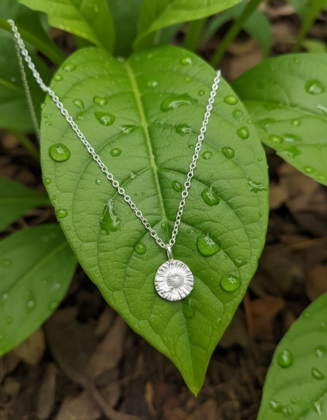 Daisy necklace
