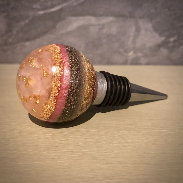 Crystal Energy Bottle Stopper with Rose Quartz Crystals (round)
