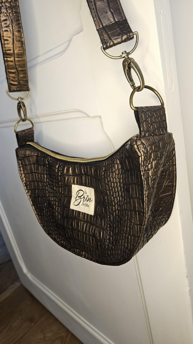 Sac demi-lune en simili cuir marron/cuivré