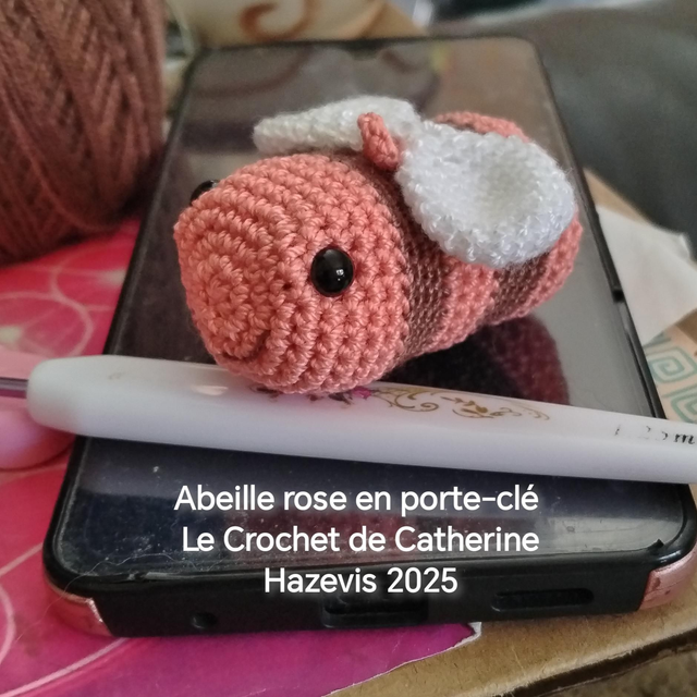 2025 Abeille rose en porte-clé 