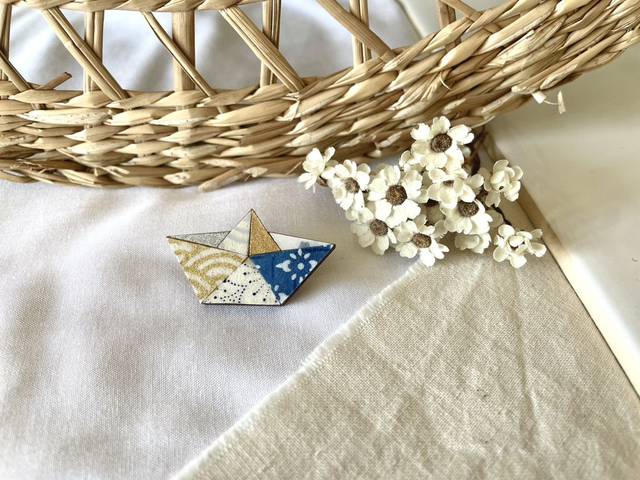Broche Bateau origami - Couleurs variées (doré)