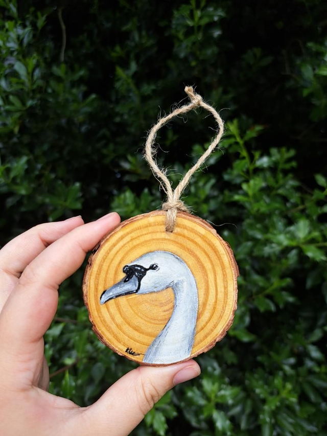 Handpainted Swan Woodslice