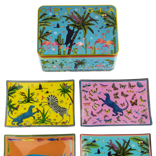 Boîte avec 4 assiettes en verre 