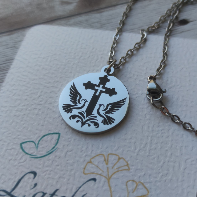 Collier Croix et colombes argenté