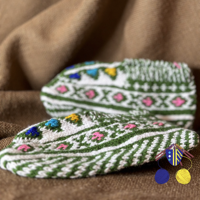 Stricksocken mit traditionellen Muster aus dem Iran in weiß/grün