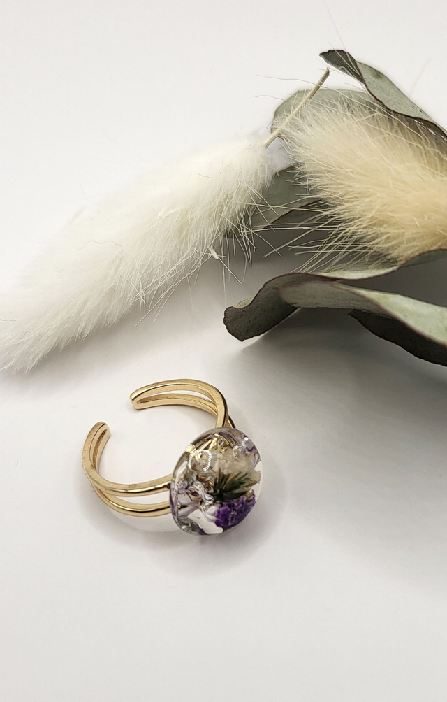 Bague fleurs séchées et résine - forme ronde
