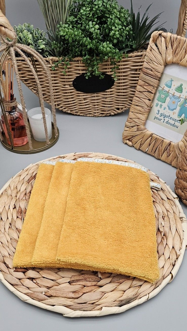 Gants de toilettes en éponge de bambou jaune moutarde