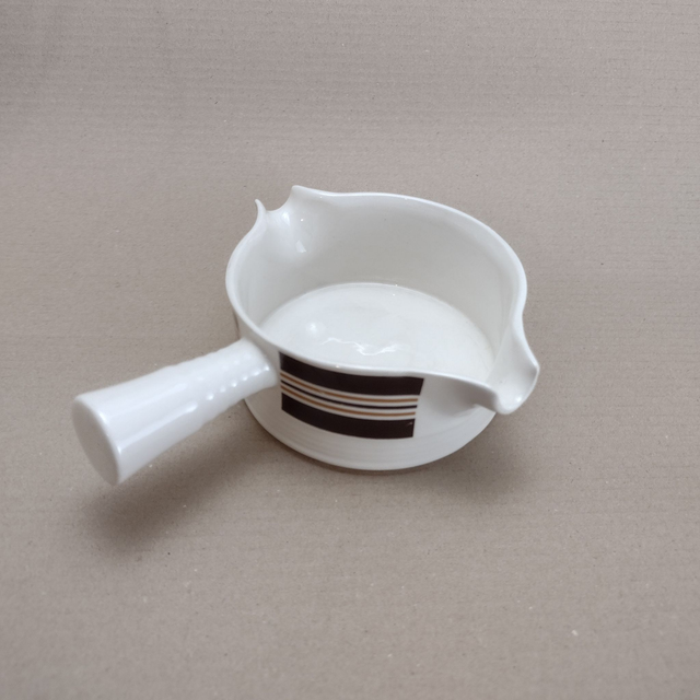 Arklow | Sauskom Juskom Kom met steel &#039;Studio Kraft&#039; (diameter 12,0 | hoogte 5,7 | totale breedte 19,0 cm) crème bruine kleur | Vintage