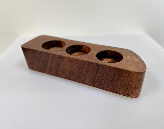 Solid oat triple tealight holder 