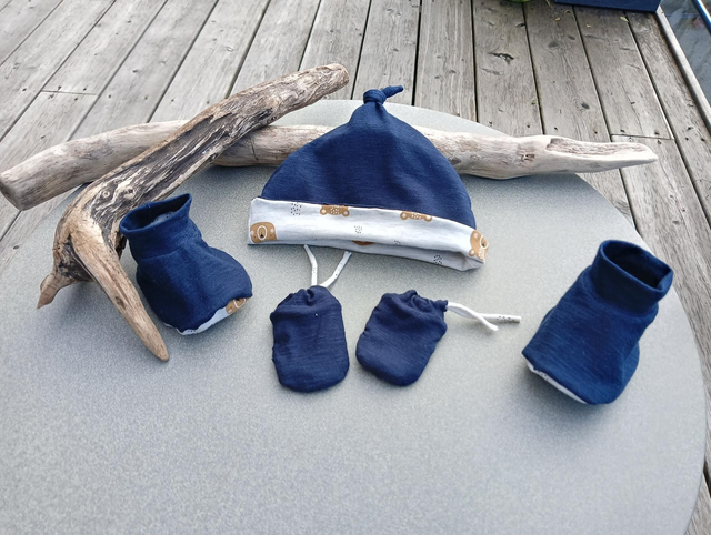Ensemble Naissance bonnet gants chaussons  100 % Coton Jersey - Réversible et Confort Total ! 🌟


