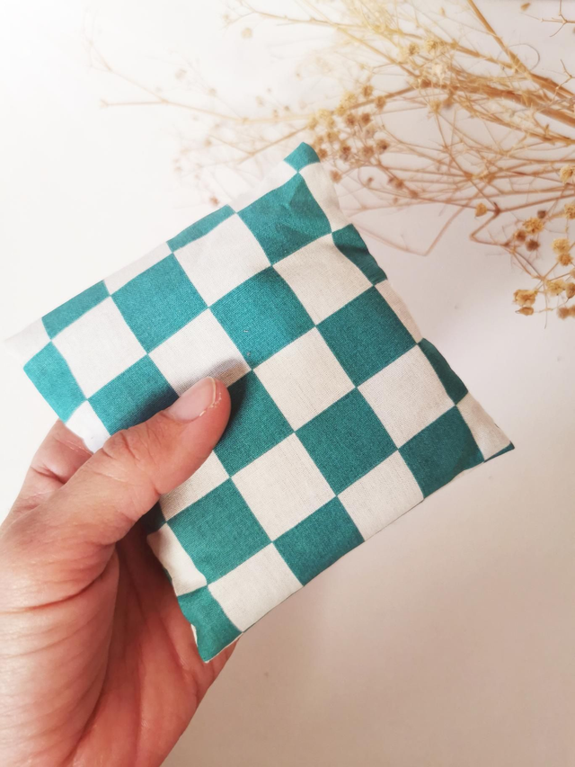 Bouillotte sèche de poche "damier bleu" 