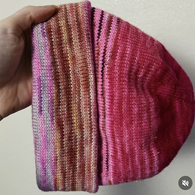 'Pink Chaos' - Reversible hand-knit hat