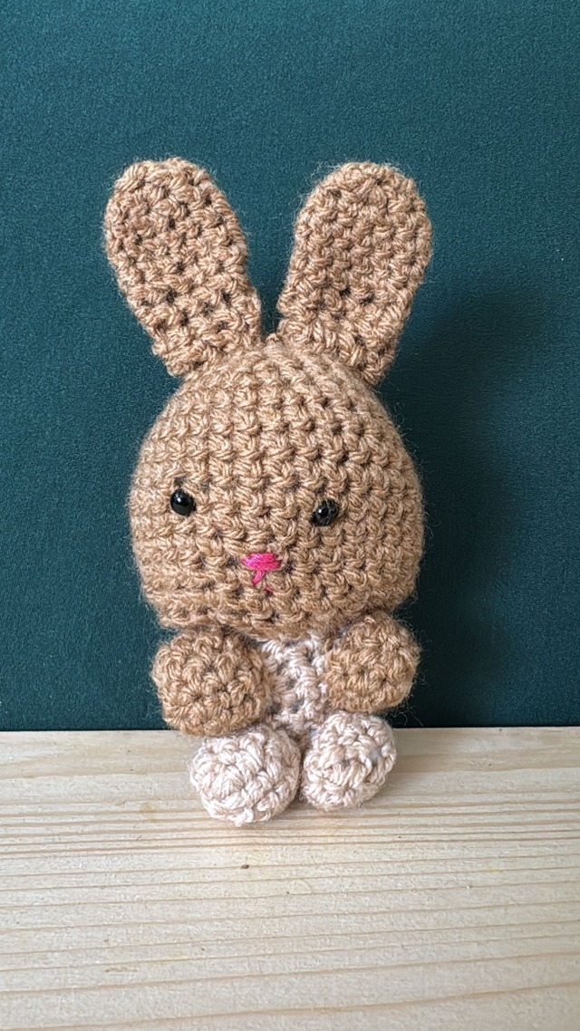 Small Woven Rabbit - Design 5