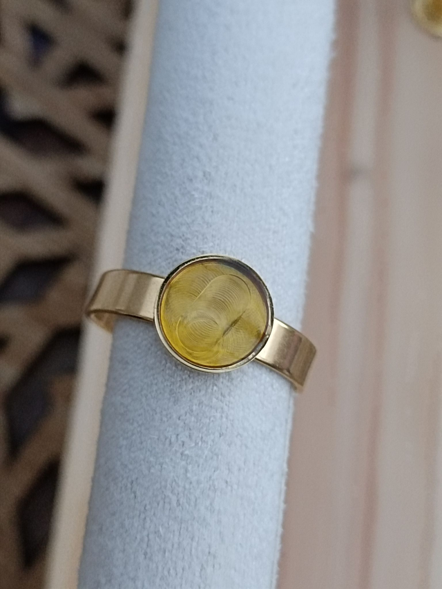 Bague fine réglable 8 mm - Or - Résine Jaune