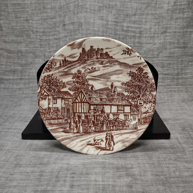 J. Broadhurst |  Schoteltje (diameter 14,0 | hoogte 2,0 cm) &#039;Swan Inn&#039; motief in bruine kleur | Vintage