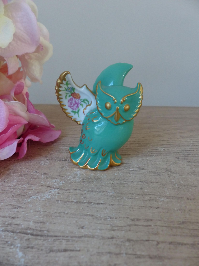 Rare figurine chouette en porcelaine verte turquoise aux ailes déployées décor fleuri polychrome The Franklin Mint 1990
